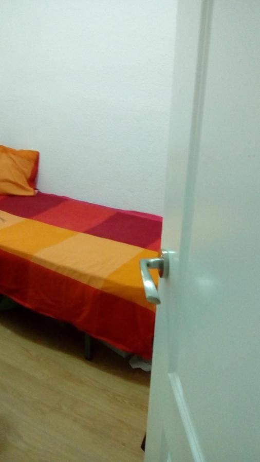 Apartamento En Legazpi De 3 Dormitorios Pequenos Madrid Eksteriør billede